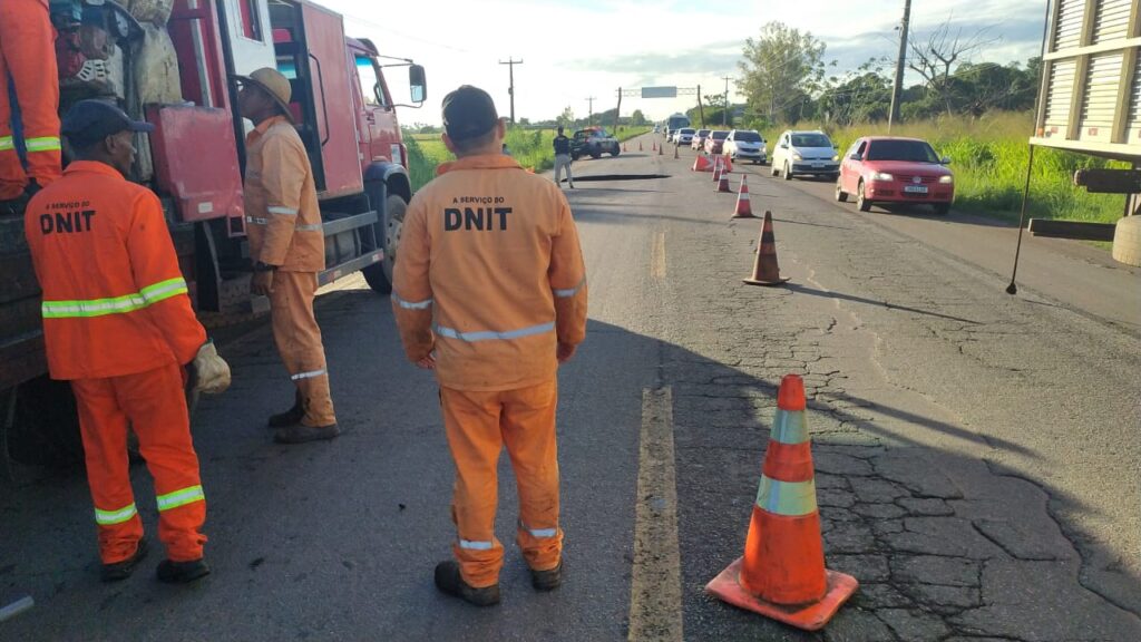 EROSÃO CAUSA INTERDIÇÃO NA BR-316 EM SANTA INÊS