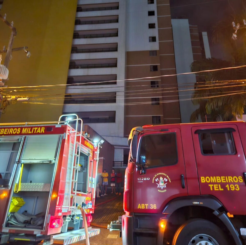 APARTAMENTO PEGA FOGO E DOIS ANIMAIS MORREM, NA PONTA DO FAROL