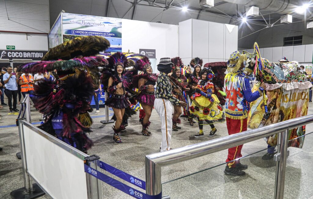 GRUPOS FOLCLÓRICOS RECEBEM TURISTAS NO AEROPORTO DE SÃO LUÍS DURANTE O MÊS DE JUNHO