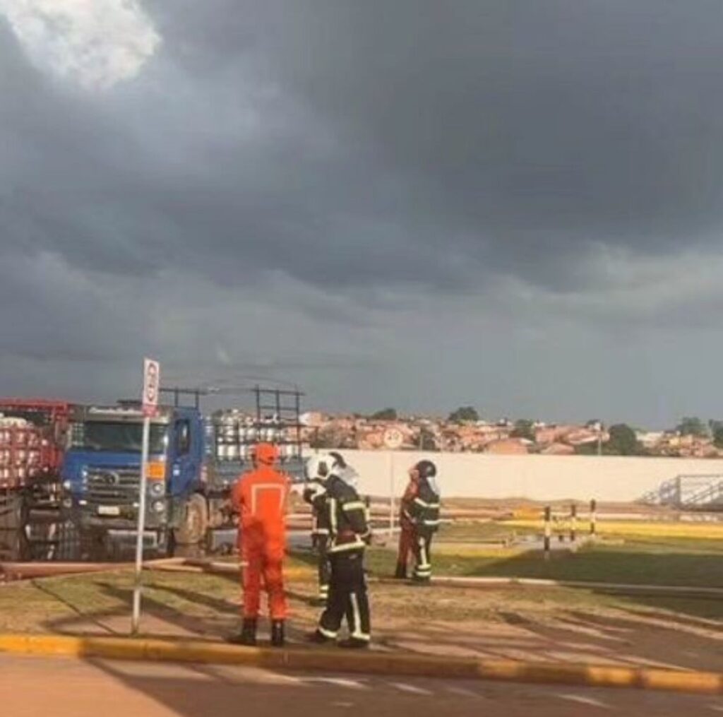 INCÊNDIO ATINGE DISTRIBUIDORA DE GÁS EM SÃO LUÍS