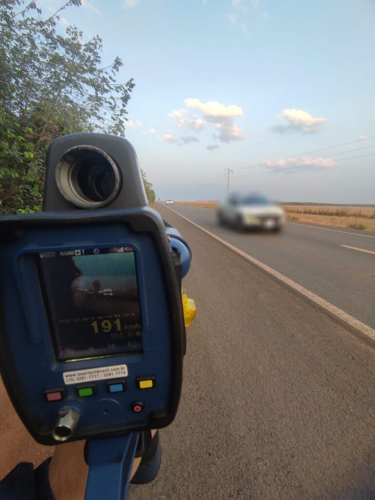 CAMINHONETE É FLAGRADA COM VELOCIDADE ACIMA DOS 190 KM/H, PELA PRF