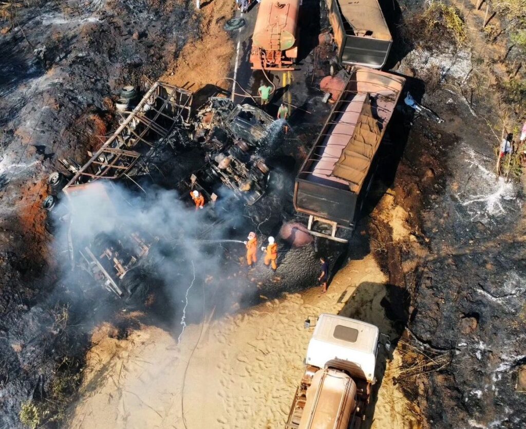 ACIDENTE ENTRE CARRETAS PROVOCA INCÊNDIO NA MA-270 ENTRE SUCUPIRA DO NORTE E MIRADOR