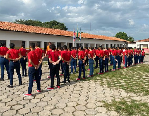 JUSTIÇA ANULA EXPULSÃO DE ESTUDANTES POR TRATAMENTO INFORMAL A DIRETOR EM COLÉGIO MILITAR EM SÃO MATEUS