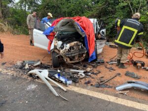 COLISÃO FRONTAL DEIXA DOIS MORTOS E TRÊS FERIDOS NA BR-222 ENTRE AÇAILÂNDIA E BOM JESUS DAS SELVAS